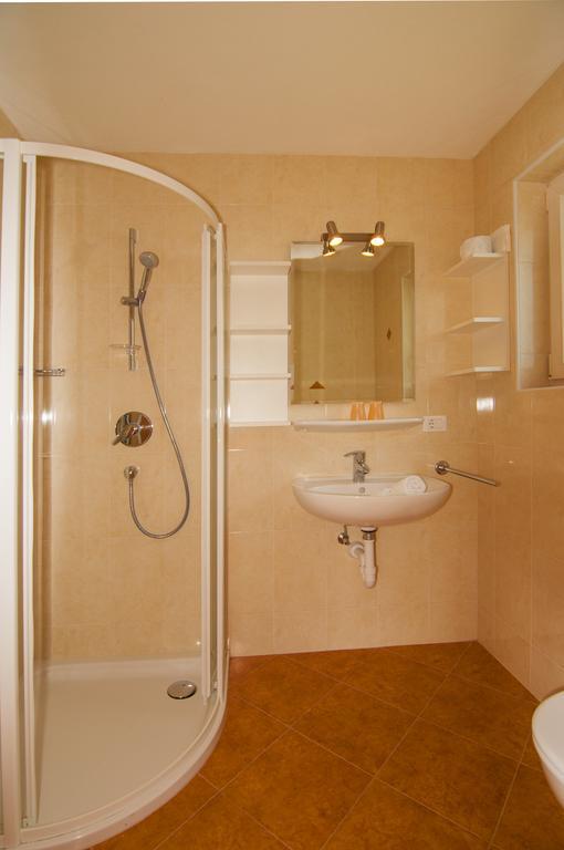 Gasthaus Jaufenblick San Martino in Passiria Habitación foto